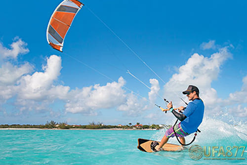 Kite Surf กีฬาทางน้ำที่ต้องใช้แรงลมในการทรงตัว